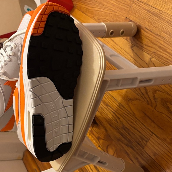 Nike Orange and White Athletic Shoes Nike Air Max  for women brand new very cute - Picture 4 of 6